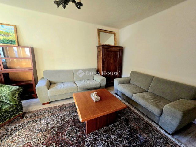 Kiadó téglalakás, albérlet, Pécsett, Király utcában, 2 szobás