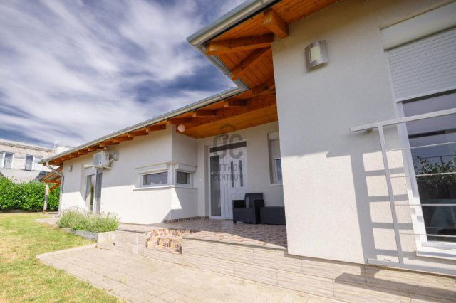 Eladó családi ház, Siófokon 159 M Ft, 5 szobás