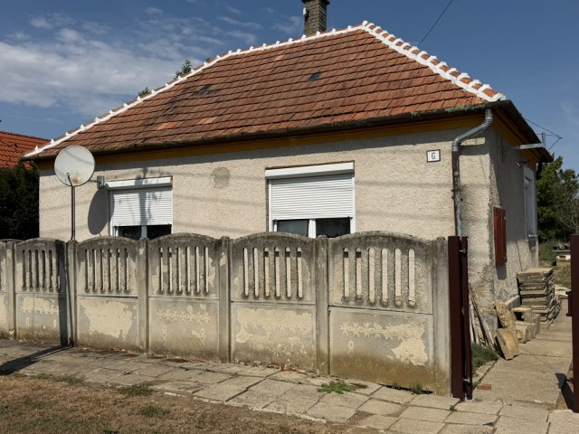 Eladó családi ház, Nagysimonyin 14.5 M Ft, 2 szobás