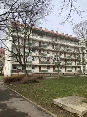 Eladó téglalakás, Pécsett, Móricz Zsigmond téren 61.5 M Ft