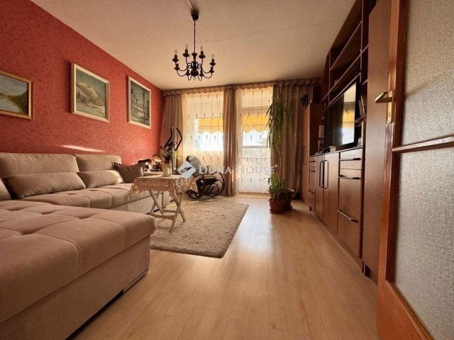 Eladó panellakás, Kecskeméten 46.5 M Ft, 3 szobás