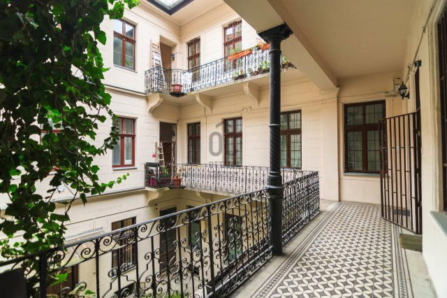 Eladó téglalakás, Budapesten, VII. kerületben, Kazinczy utcában