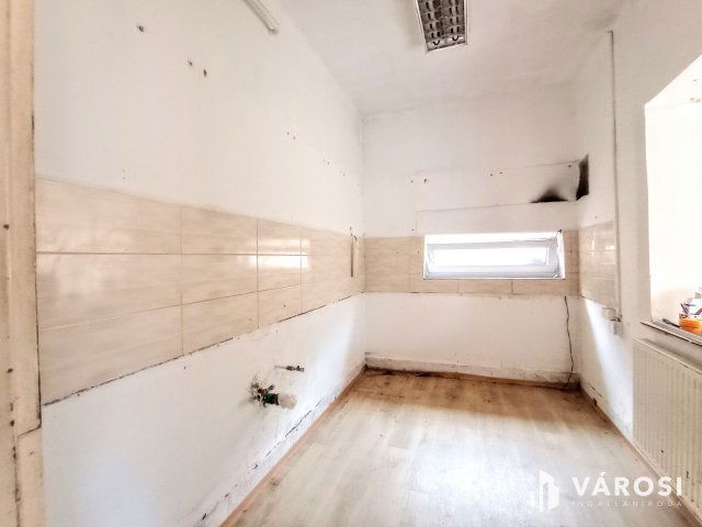 Eladó családi ház, Somoskőújfalun 18 M Ft, 5 szobás