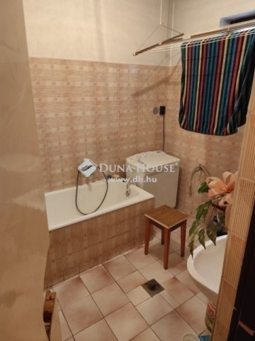 Eladó családi ház, Budapesten, XV. kerületben 110 M Ft, 6 szobás