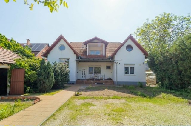 Kiadó családi ház, albérlet, Vecsésen 1700 E Ft / hó, 9 szobás