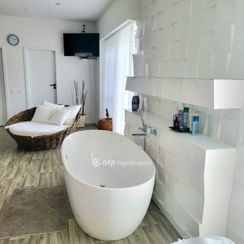 Eladó családi ház, Debrecenben 850 M Ft, 4 szobás