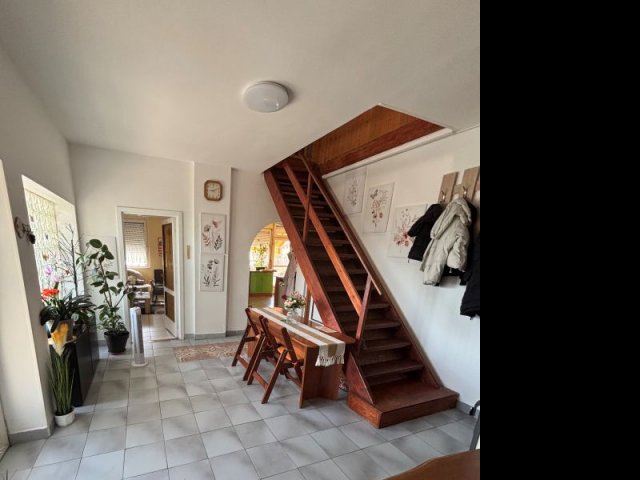 Eladó családi ház, Dunakeszin 129.9 M Ft, 5 szobás