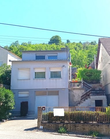 Eladó családi ház, Pécsett 75.9 M Ft, 4 szobás