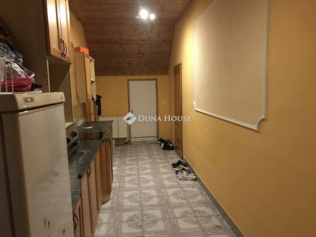 Eladó családi ház, Nagyvenyimen 90 M Ft, 3 szobás