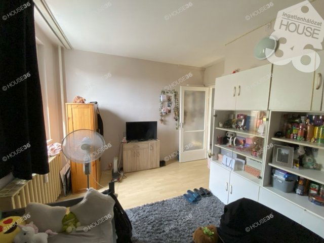 Eladó panellakás, Kecskeméten 44.9 M Ft, 3 szobás