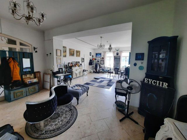 Eladó üzlethelyiség, Gödöllőn 320 M Ft, 6 szobás