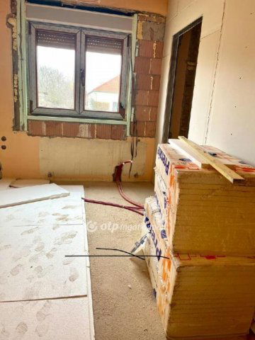 Eladó családi ház, Bólyban 45.9 M Ft, 4 szobás