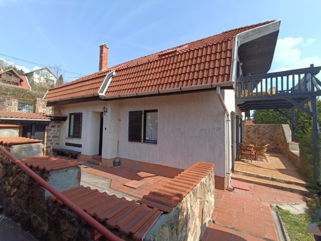 Eladó családi ház, Balatonalmádiban 165 M Ft, 4+2 szobás