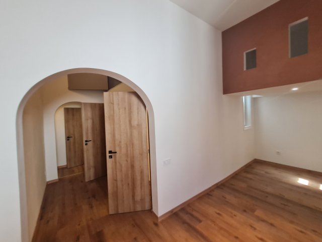 Eladó téglalakás, Budapesten, VI. kerületben 57.9 M Ft, 1 szobás