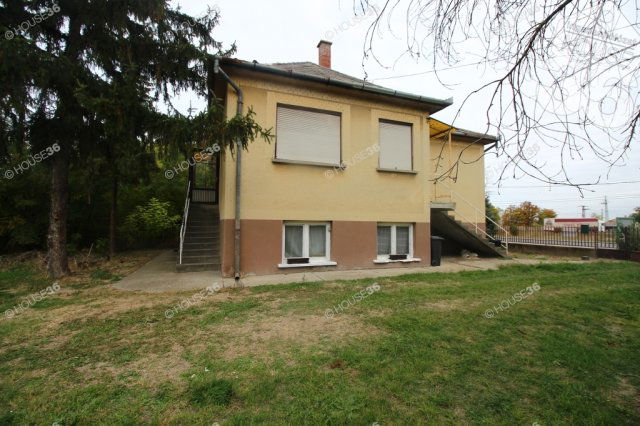 Eladó családi ház, Solton 39.9 M Ft, 5 szobás