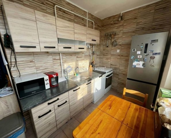 Eladó panellakás, Kecskeméten 46.5 M Ft, 3 szobás