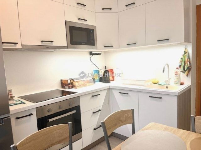 Eladó panellakás, Pécsett 59.9 M Ft, 4 szobás