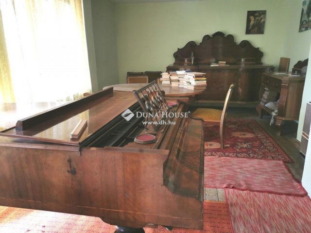 Eladó családi ház, Esztergomban 45 M Ft, 4 szobás