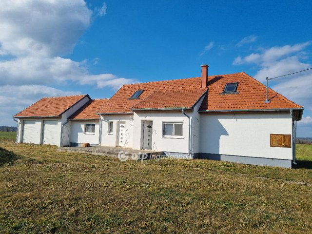 Eladó családi ház, Mesterin 48.527 M Ft, 3 szobás