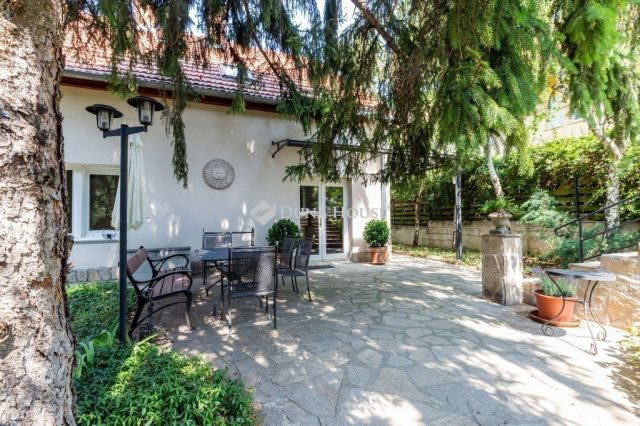 Eladó ikerház, Budapesten, II. kerületben 375 M Ft, 5 szobás