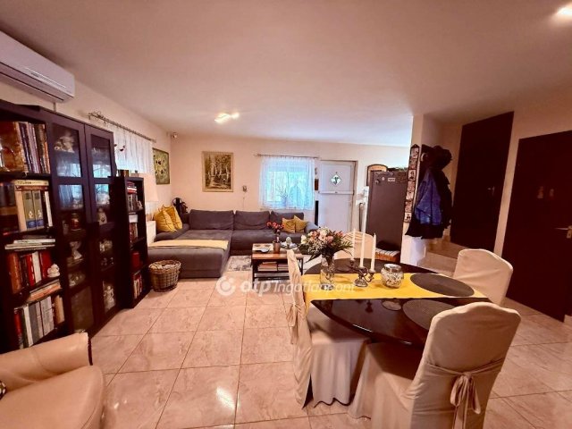 Eladó családi ház, Szigetszentmiklóson 124.9 M Ft, 4+3 szobás