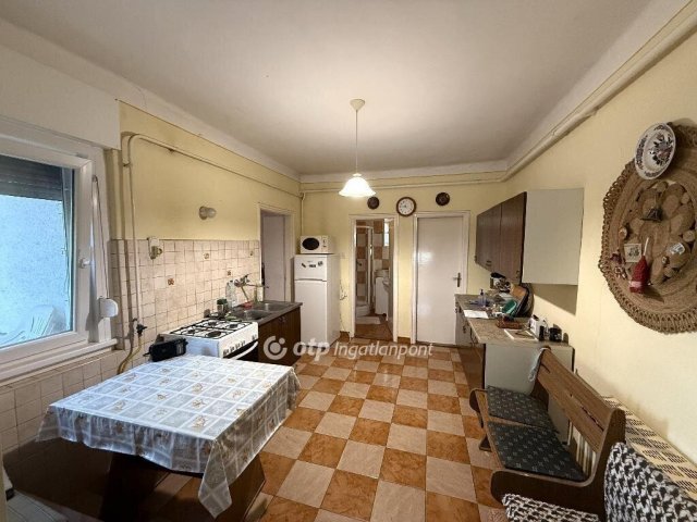 Eladó családi ház, Pázmándon 63 M Ft, 3 szobás