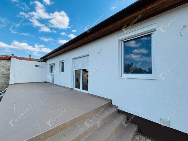 Eladó családi ház, Tiszaszigeten 99.9 M Ft, 4 szobás
