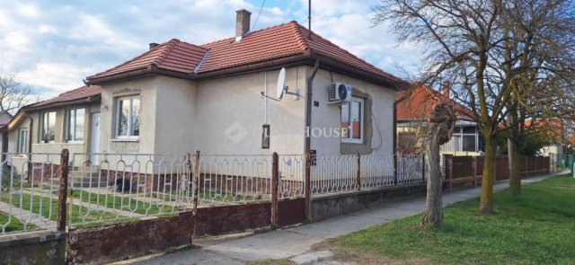 Eladó családi ház, Kadarkúton 27.8 M Ft, 4 szobás