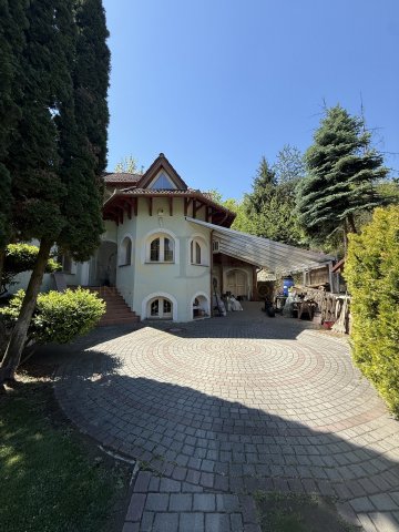 Eladó családi ház, Sülysápon 299 M Ft, 8 szobás