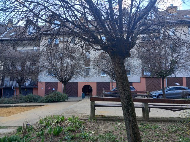 Eladó garázs, Pécsett, Farkas István utcában 7.5 M Ft