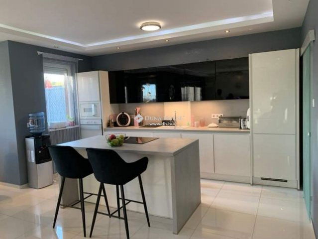 Eladó családi ház, Kerepesen 179 M Ft, 4 szobás