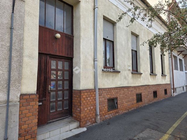 Eladó családi ház, Szombathelyen 55 M Ft, 4 szobás