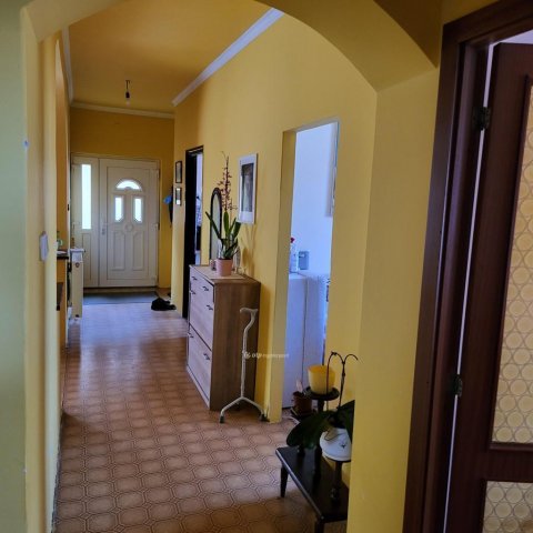 Eladó családi ház, Mikepércsen 87 M Ft, 6+1 szobás