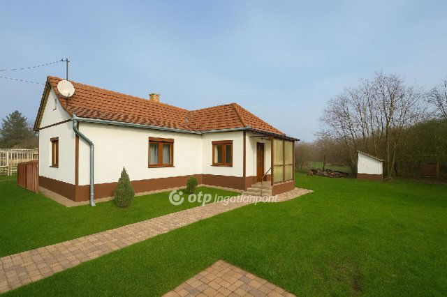 Eladó családi ház, Zsákán 7.9 M Ft, 2 szobás