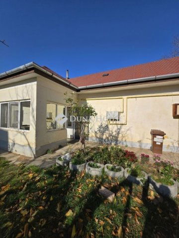 Eladó családi ház, Várpalotán 45.3 M Ft, 4 szobás
