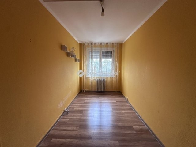 Eladó panellakás, Szegeden 65 M Ft, 3 szobás