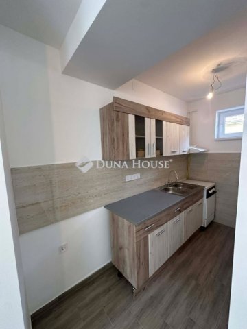 Eladó családi ház, Cegléden 72.99 M Ft, 3 szobás