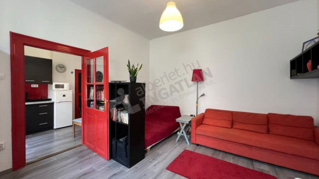 Eladó téglalakás, Budapesten, III. kerületben, Selmeci utcában