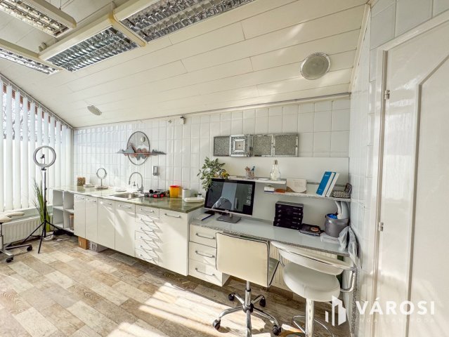 Kiadó üzlethelyiség, Gyulán 150 E Ft / hó