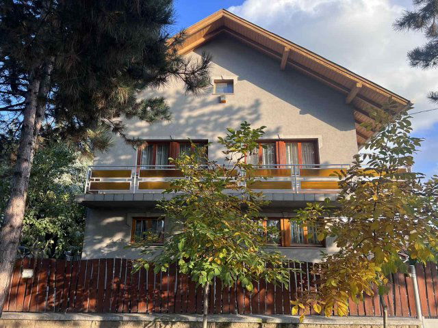 Eladó családi ház, Fóton 129.9 M Ft, 5+1 szobás