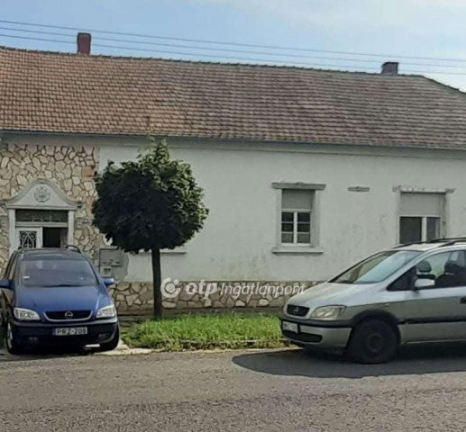 Eladó családi ház, Celldömölkön 32.99 M Ft, 3+2 szobás