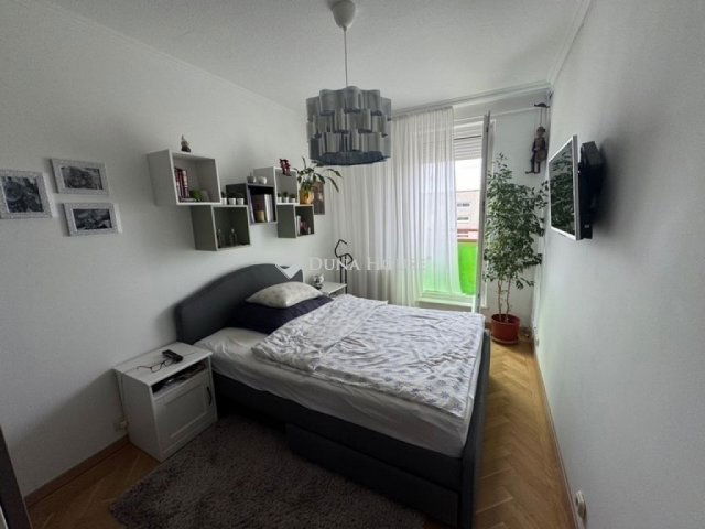 Eladó panellakás, Budapesten, XVI. kerületben 98.9 M Ft, 4 szobás