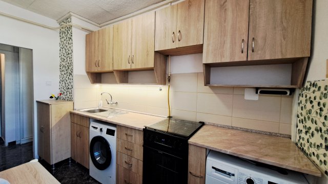 Eladó panellakás, Székesfehérvárott 53.9 M Ft, 3 szobás