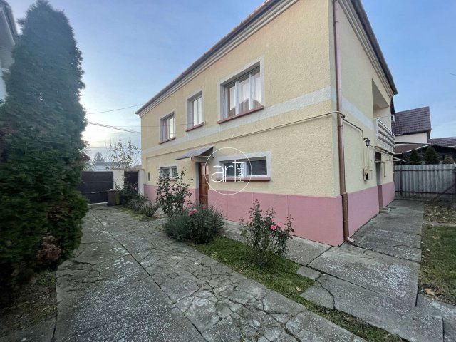 Eladó családi ház, Szegeden 84.9 M Ft, 6 szobás