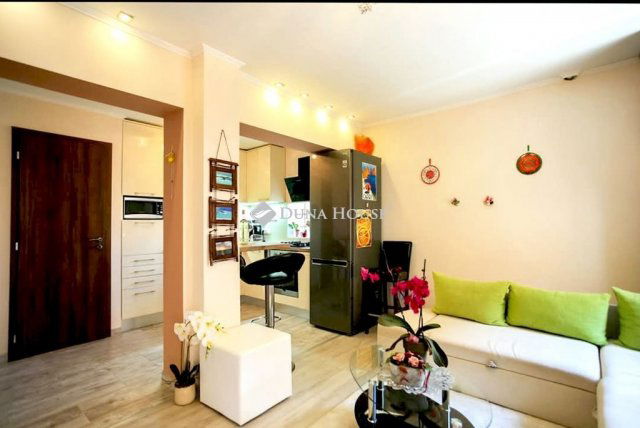 Eladó családi ház, Siófokon 157 M Ft, 7 szobás