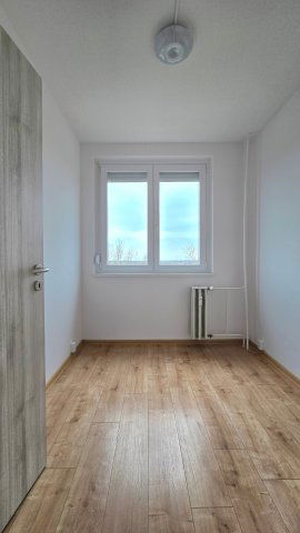 Eladó panellakás, Kecskeméten 44.9 M Ft, 1+2 szobás