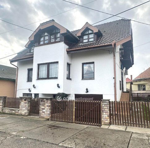 Eladó családi ház, Hajdúszoboszlón 156 M Ft, 7 szobás