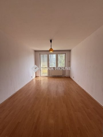 Eladó panellakás, Debrecenben 61.9 M Ft, 3 szobás
