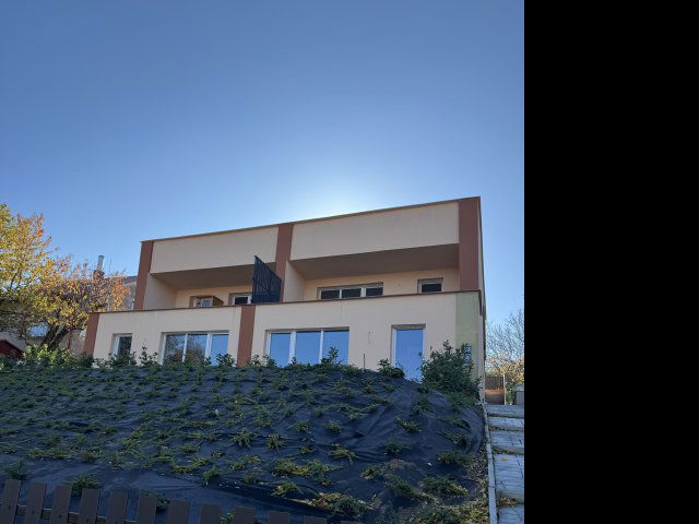 Eladó téglalakás, Balatonalmádiban 109 M Ft, 1+3 szobás