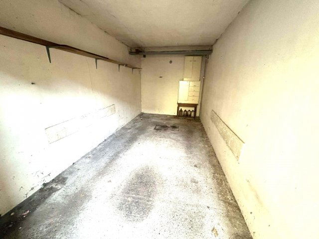 Eladó garázs, Szombathelyen, Barátság utcában 7.9 M Ft